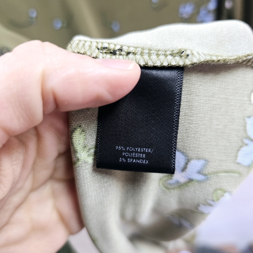 Ann Taylor Floral V-Neck Blouse‎ - Picture 5 of 7